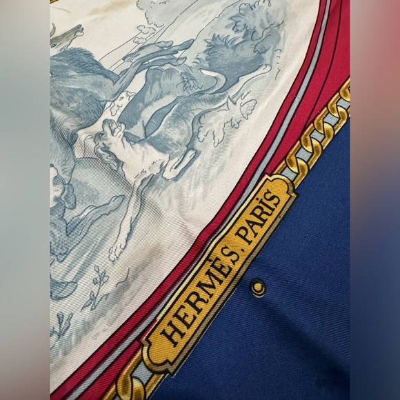 Vintage Hermes Armes de Chasse 90x90 scarf - Picture 4 of 11